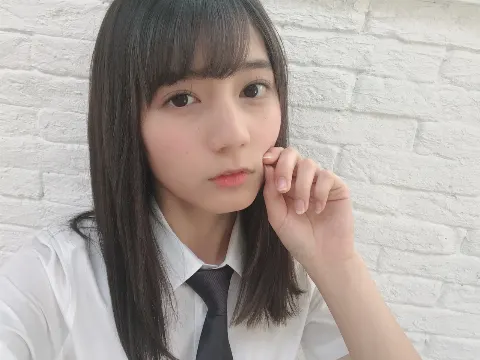 小坂 菜緒｜前髪伸びたから切りたいけど、まだいいかなとか思ってたら、いつもの前髪が作れなくって悲しくなった朝 小坂菜緒（2018-06-01）｜4枚目