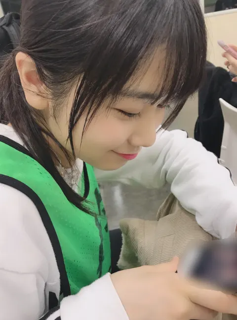 小坂 菜緒｜去年の今日には東京は雪降ってましたが、まだ降ってませんね、冬…（2018-12-28）｜6枚目