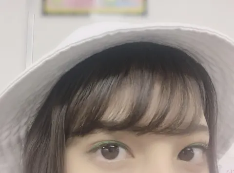小坂 菜緒｜心が休まる時間というのを考えた時、ベットの上で映画を見ること…（2019-04-03）｜3枚目