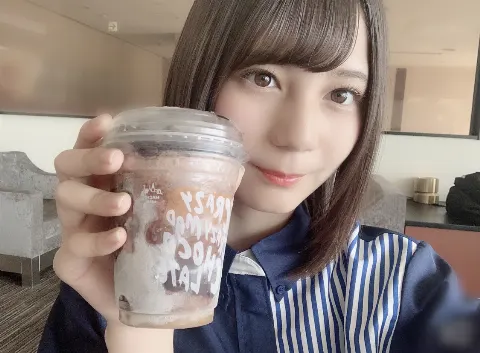 小坂 菜緒｜最近アラームをかけなくても5:30頃に目が覚めてしまう現象が…（2019-06-29）｜2枚目