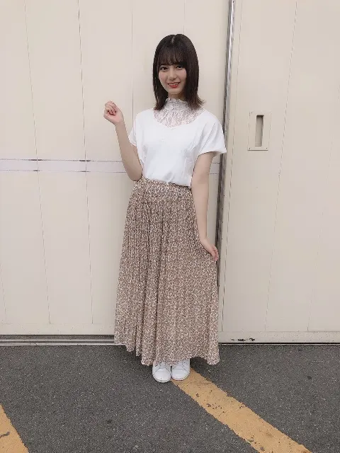 小坂 菜緒｜今目の前にあるものを言います。皆さん予想して？正解は…お水です。（2019-07-19）｜3枚目