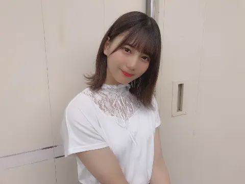 小坂 菜緒｜今目の前にあるものを言います。皆さん予想して？正解は…お水です。（2019-07-19）｜4枚目