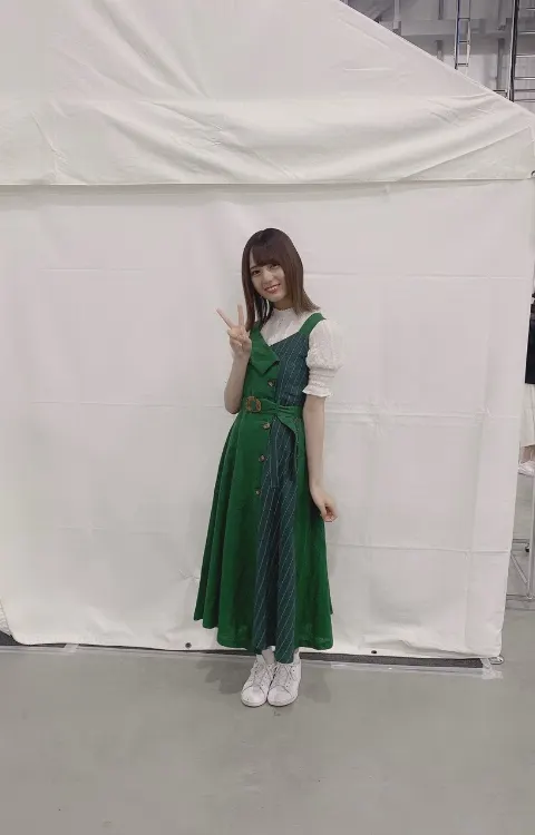 小坂 菜緒｜今目の前にあるものを言います。皆さん予想して？正解は…お水です。（2019-07-19）｜6枚目