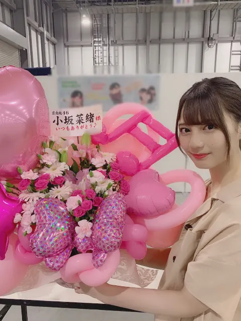小坂 菜緒｜今目の前にあるものを言います。皆さん予想して？正解は…お水です。（2019-07-19）｜10枚目