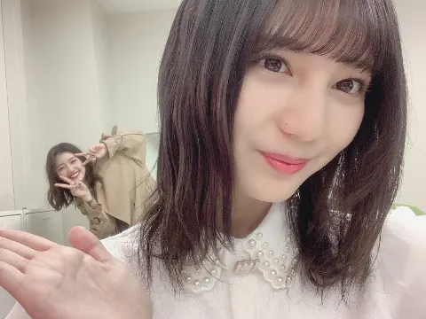 小坂 菜緒｜部屋にいると寒い。外にいると暖かい。なぜ、部屋が寒いのか。その謎は未だに解明されていない。ただ、寒さに耐え抜くのみ。（2020-03-17）｜5枚目