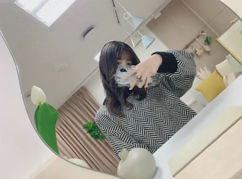 小坂 菜緒｜外を歩きながら、周りの風景を見渡し、新しくなったり古くなった…（2022-04-28）