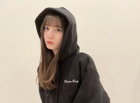小坂 菜緒｜暖かさが先をいけば寒さが恋しくなり、突如訪れた寒さに嫌気がさ…（2023-03-18）｜2枚目