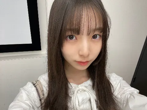 渡辺 莉奈｜最近熱くなってきて長袖から半袖に切り替えるタイミングが分からず未だに半袖を着る勇気が出ないから長袖着ちゃう 渡辺莉奈（2023-05-29）｜3枚目