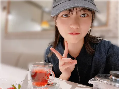正源司 陽子｜東雲を見ながらギターを弾くのが好きな正源司陽子（2023-07-21）｜2枚目