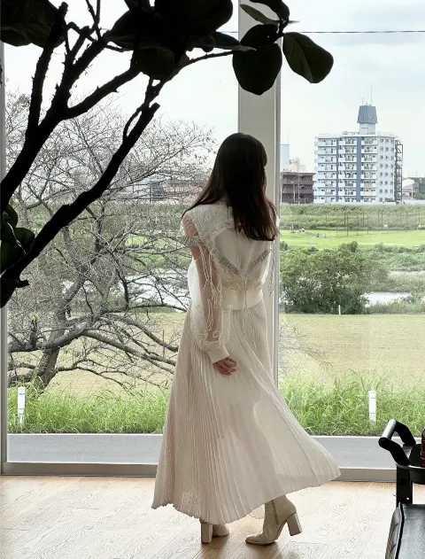 小坂 菜緒｜今は甘そうで甘くないわたがしを食す、いつか味がするように。（2023-11-12）｜3枚目