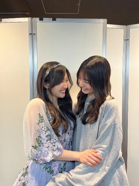 小坂 菜緒｜1つの線の狭間に立ってる時、言えばそれは県境みたいな、左右ど…（2023-12-25）｜4枚目