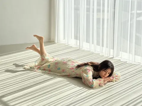小坂 菜緒｜窓を開けて過ごせる気候、春を堪能し夏が近づいてる雰囲気を感じ…（2024-04-30）｜2枚目