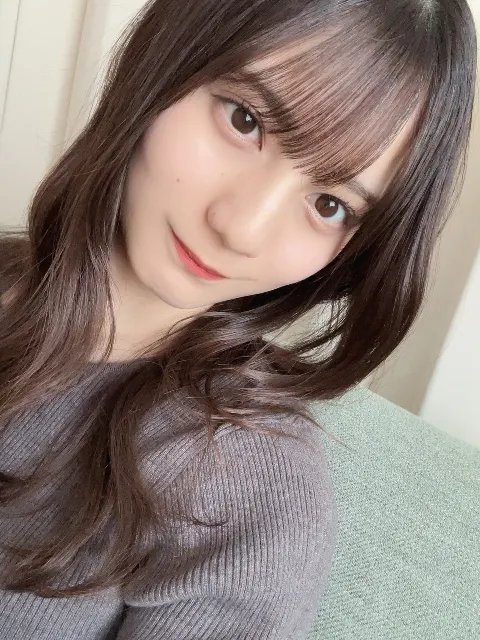 小坂 菜緒｜白のダリア、想いはひと咲きに。（2024-05-01）