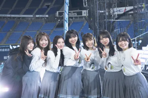 小坂 菜緒｜白のダリア、想いはひと咲きに。（2024-05-01）｜3枚目