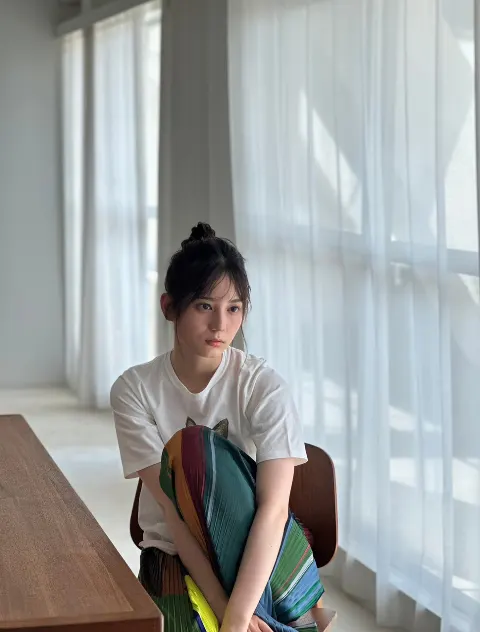 小坂 菜緒｜9月のバースデーガールがひとり。続くは、9月は夏なのか秋なのか論争。はたして結論はいかに。私は秋と言いたい派。（2024-09-30）｜5枚目
