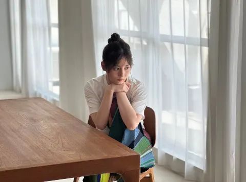 小坂 菜緒｜9月のバースデーガールがひとり。続くは、9月は夏なのか秋なのか論争。はたして結論はいかに。私は秋と言いたい派。（2024-09-30）｜6枚目