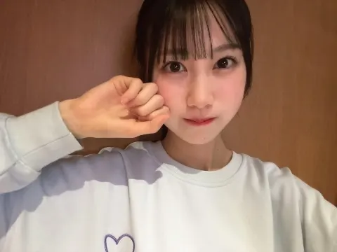 鶴崎 仁香｜いつか歩きたかったんだ　どこまでも太陽に続く道　鶴崎仁香（2025-04-09）｜3枚目