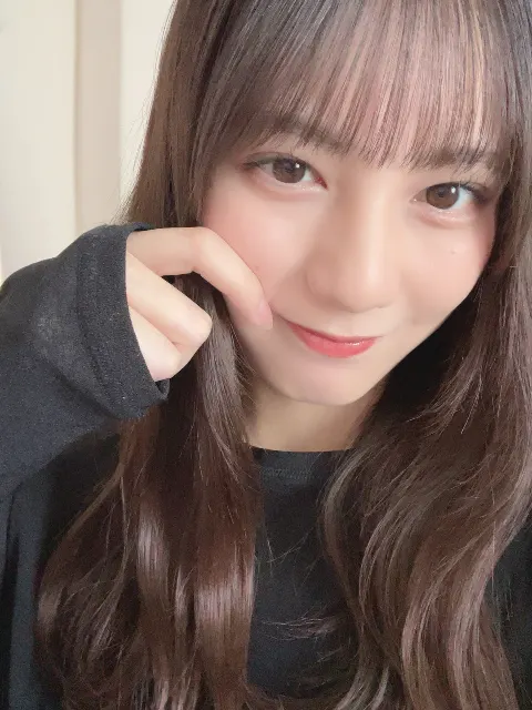 小坂 菜緒｜寒くなればなるほど、冷たいものが食べたくなったり飲みたくなっ…（2025-10-15）