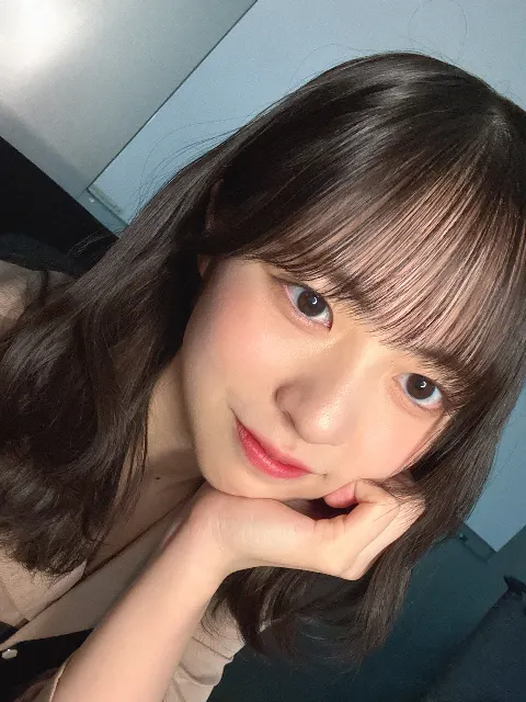 正源司 陽子｜痩せたカレンダーを撫でる。正源司　陽子（2025-10-30）