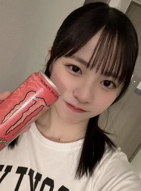 正源司 陽子｜痩せたカレンダーを撫でる。正源司　陽子（2025-10-30）｜4枚目