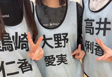 鶴崎 仁香｜お茶の間に集合だよーーーー⭐️ #にこにこぶろぐ（2025-10-30）｜3枚目