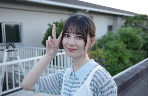 小坂 菜緒｜写真を見ては振り返り、自身への愛を再確認、最後は音楽に願いをかける2025年（2025-12-31）｜4枚目