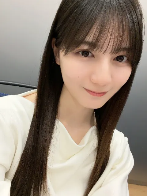 小坂 菜緒｜春の風が気持ちよくて、春ソングを聴きながら街を歩いちゃって、…（2026-04-03）
