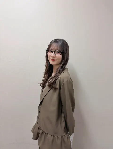 小坂 菜緒｜春の風が気持ちよくて、春ソングを聴きながら街を歩いちゃって、…（2026-04-03）｜9枚目