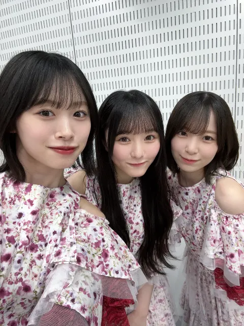 髙橋 未来虹｜赤い花と、青い花（2026-05-18）｜3枚目