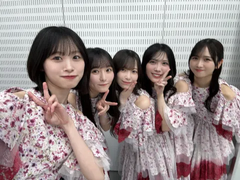 髙橋 未来虹｜赤い花と、青い花（2026-05-18）｜5枚目