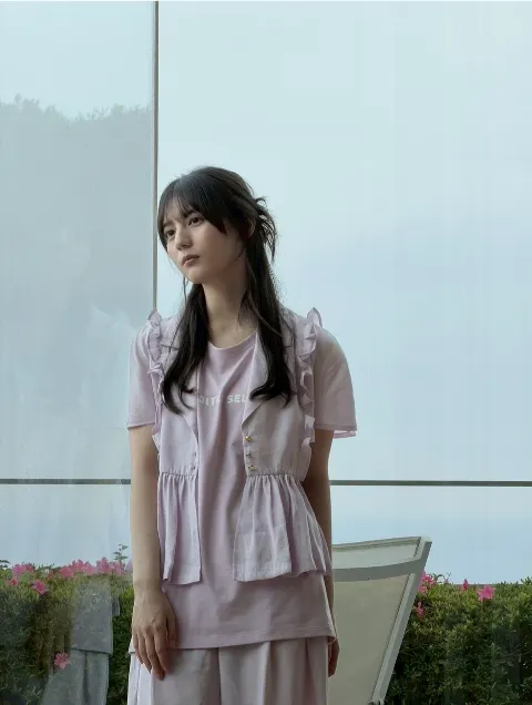 小坂 菜緒｜夢で見ていたであろう出来事が、現実世界でも既視感を覚えた時、…（2026-08-12）｜4枚目