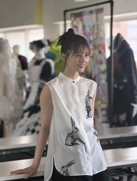 小坂 菜緒｜世を照らす陽の光（2026-09-30）｜10枚目