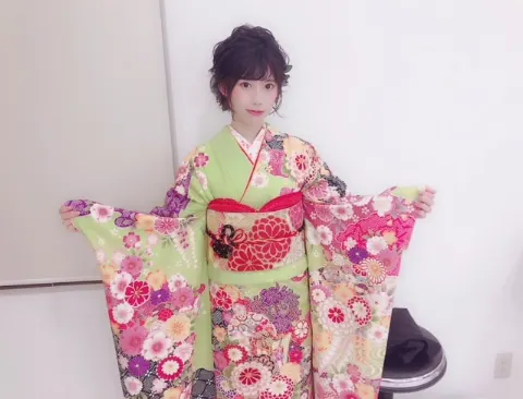 東村 芽依｜振袖（2018-09-08）｜2枚目