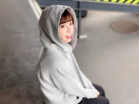 東村 芽依｜パーカー（2018-10-25）｜3枚目
