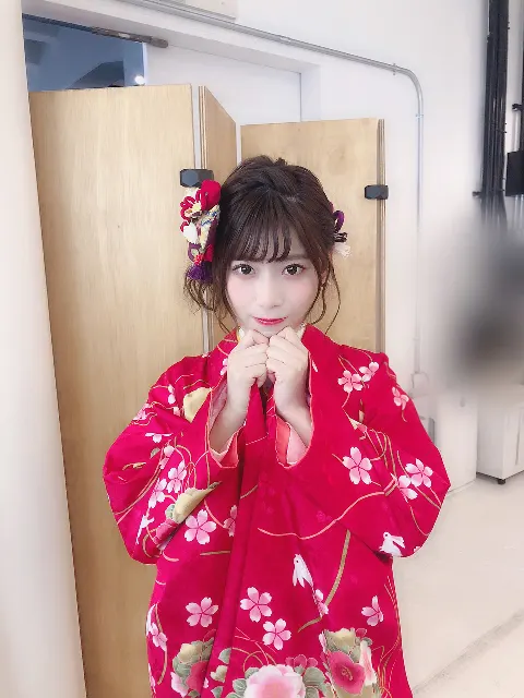 東村 芽依｜振袖（2019-01-13）｜2枚目