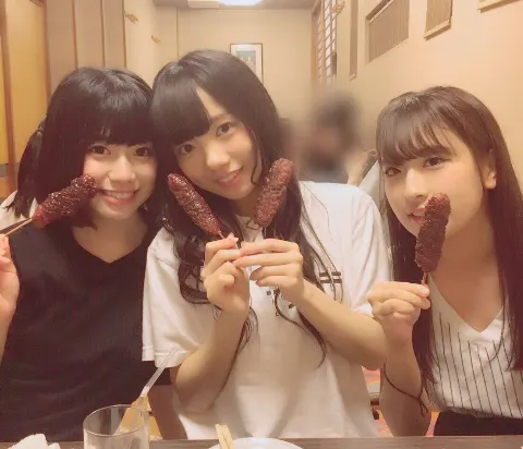 東村 芽依｜ビデオ通話...215（2017-07-08）｜2枚目