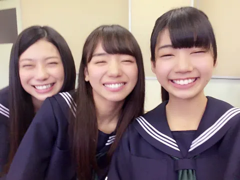 東村 芽依｜セーラー服と袴...54（2016-11-30）｜2枚目