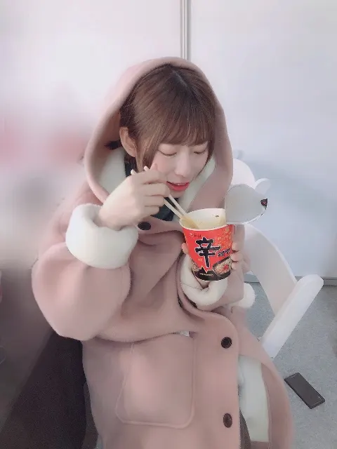 東村 芽依｜うさぎのカチューシャ（2018-12-22）｜2枚目