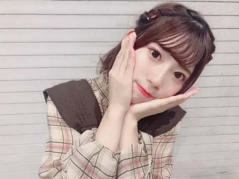 東村 芽依｜スカーフ（2018-10-05）｜3枚目