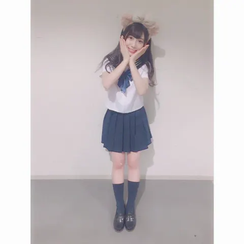 東村 芽依｜セーラー服...186（2017-05-30）｜3枚目