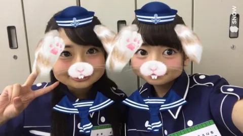 井口 眞緒｜きょんこペア♡（2016-09-02）｜2枚目