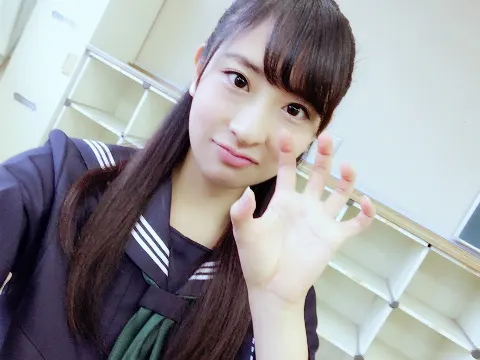 井口 眞緒｜私は犬系女子？かな？（2016-12-02）｜4枚目