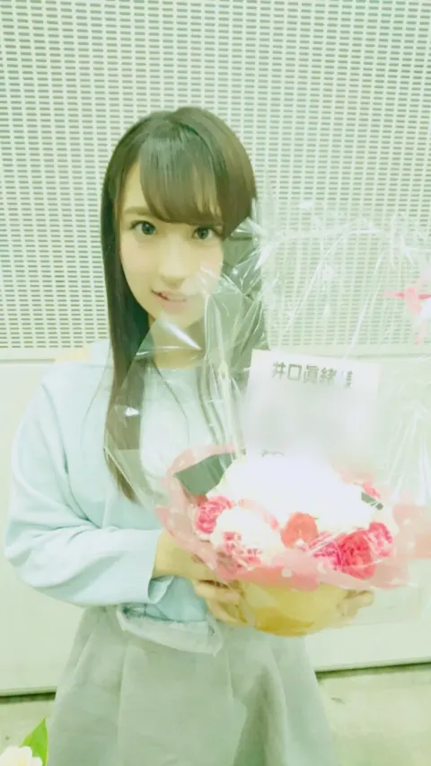 井口 眞緒｜お花いっぱい♡（2017-03-04）｜3枚目