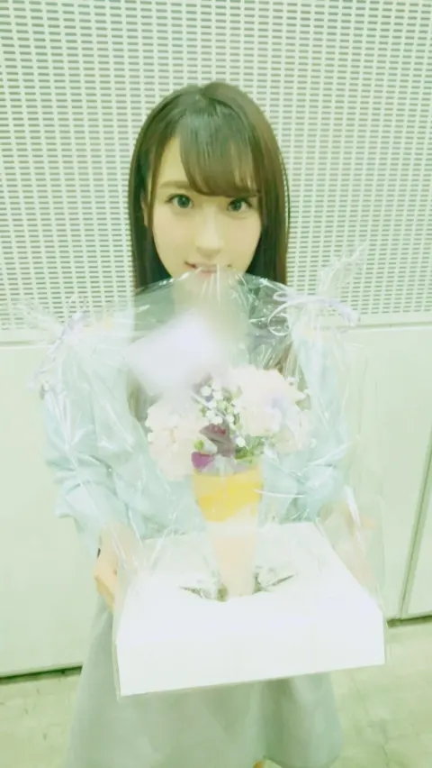 井口 眞緒｜お花いっぱい♡（2017-03-04）｜4枚目