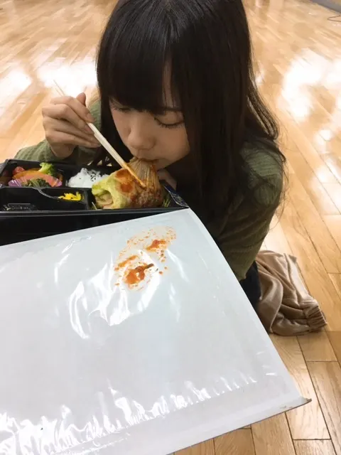 井口 眞緒｜きょんこの貼り逃げ〜〜（2017-05-24）｜3枚目