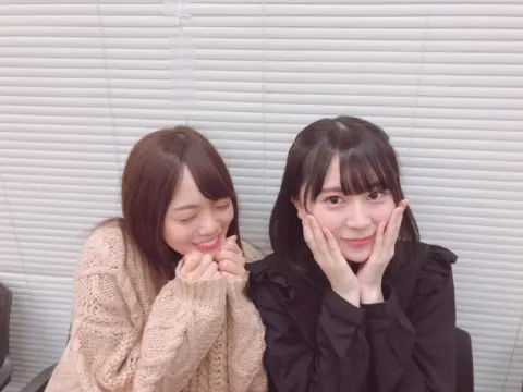 井口 眞緒｜『スナック眞緒』SHOWROOM店〈11月3日〉（2018-11-04）｜3枚目