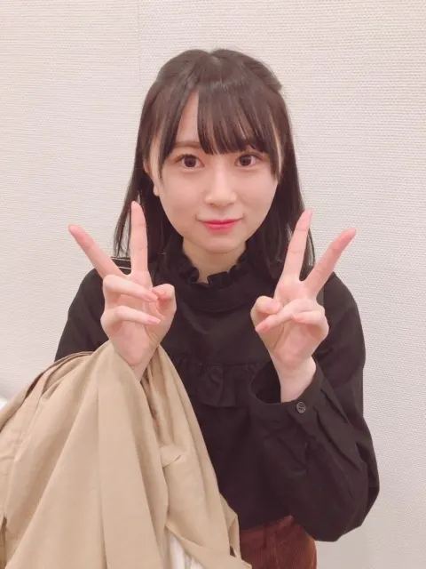 井口 眞緒｜『スナック眞緒』SHOWROOM店〈11月3日〉（2018-11-04）｜6枚目