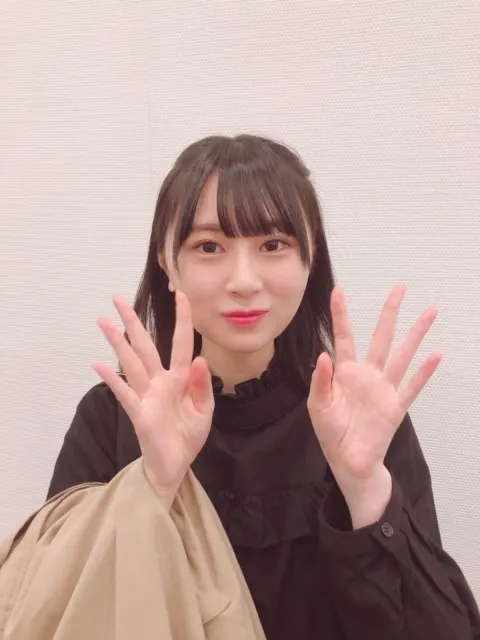 井口 眞緒｜『スナック眞緒』SHOWROOM店〈11月3日〉（2018-11-04）｜8枚目