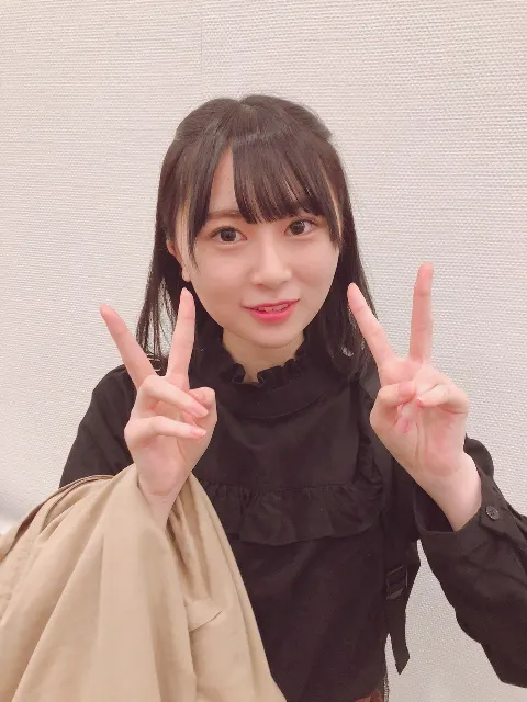 井口 眞緒｜『スナック眞緒』SHOWROOM店〈11月3日〉（2018-11-04）｜10枚目