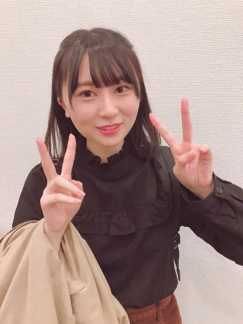 井口 眞緒｜『スナック眞緒』SHOWROOM店〈11月3日〉（2018-11-04）｜11枚目